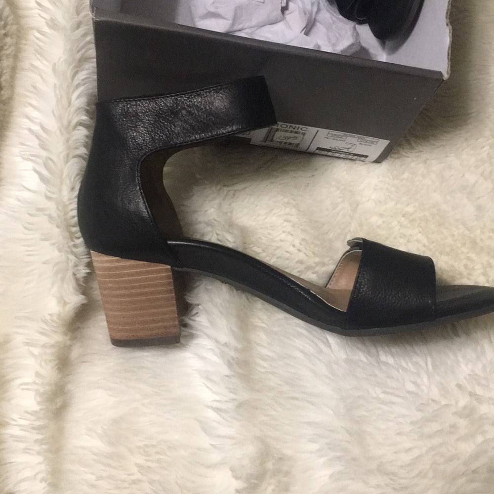 Vionic style pep solana NWT never been worn